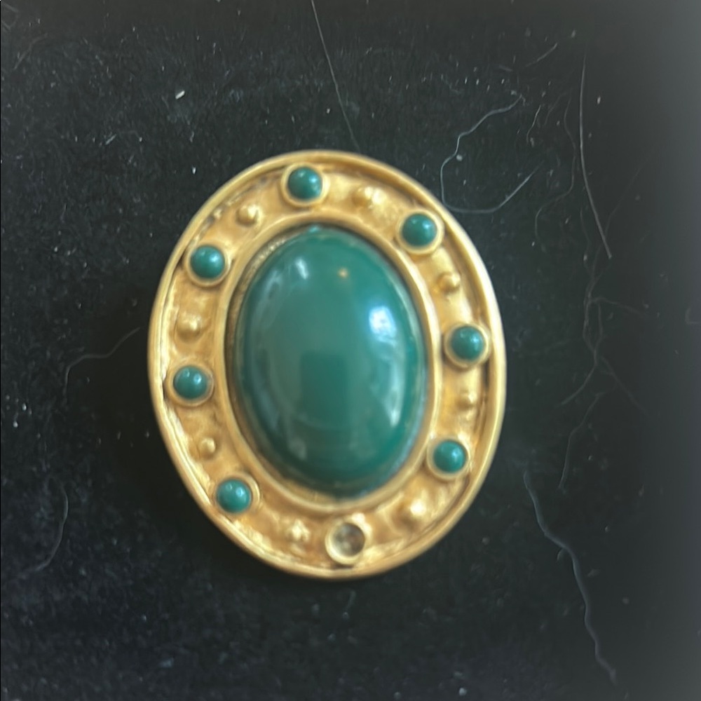Elegant Gold and Green Oval Brooch